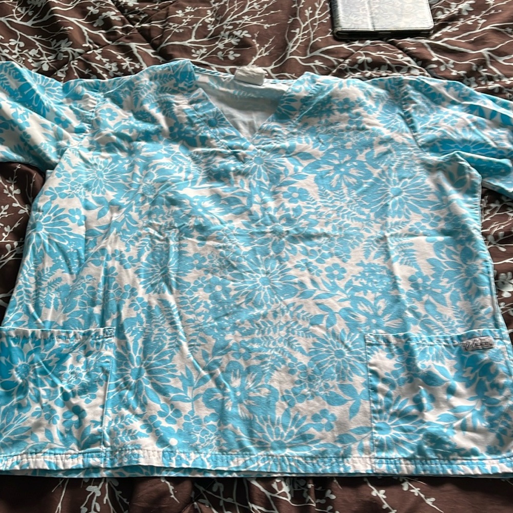 Scrub top